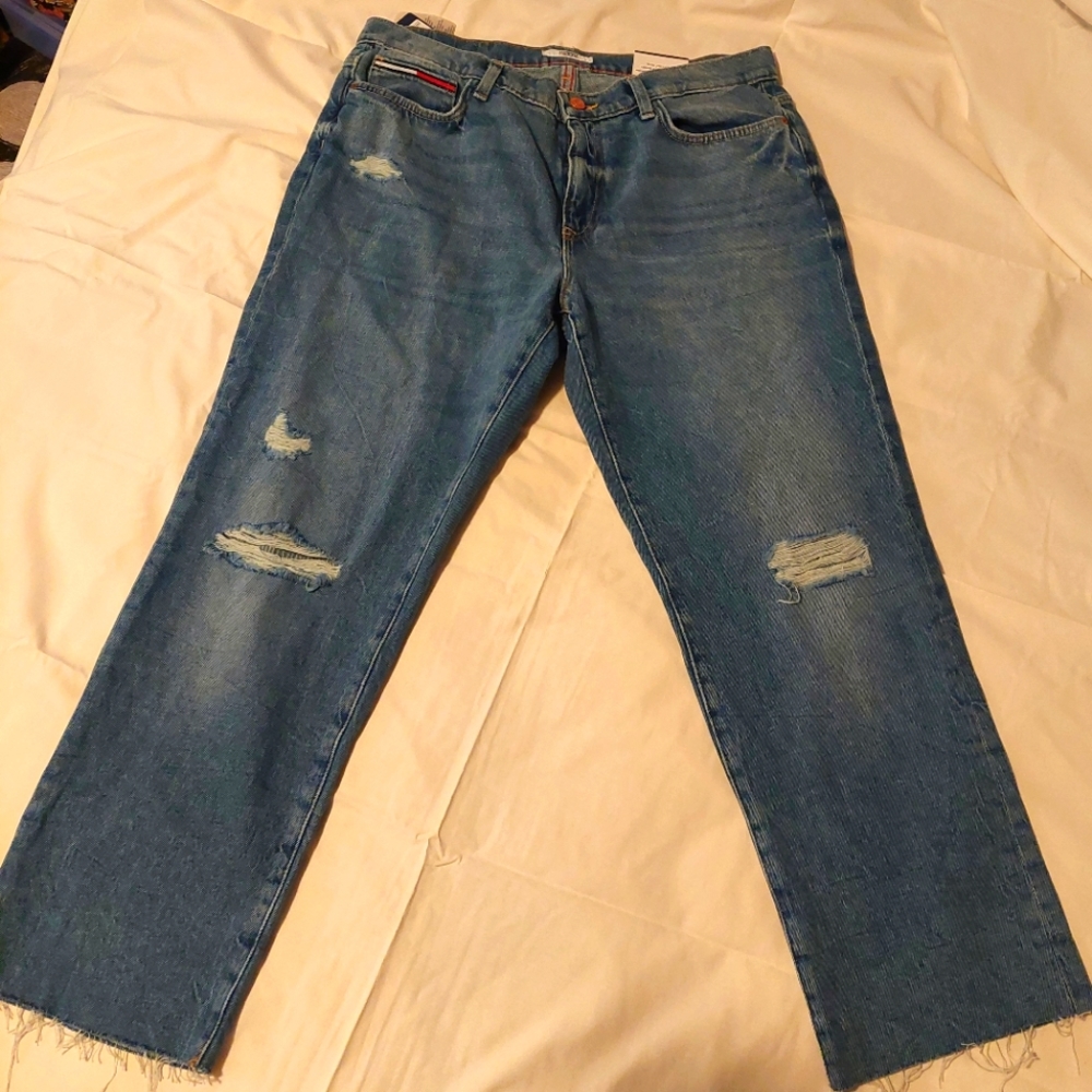 NWT Tommy Hilfiger women size 12 slim boyfriend jeans.